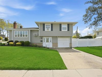 87 Stephen Drive, Plainview, NY, 11803