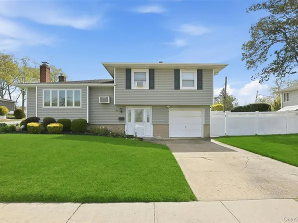 87 Stephen Drive, Plainview, NY 11803