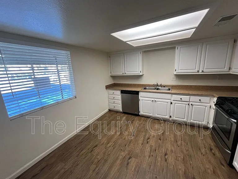 3912 W Meadow Ave — Photo 5