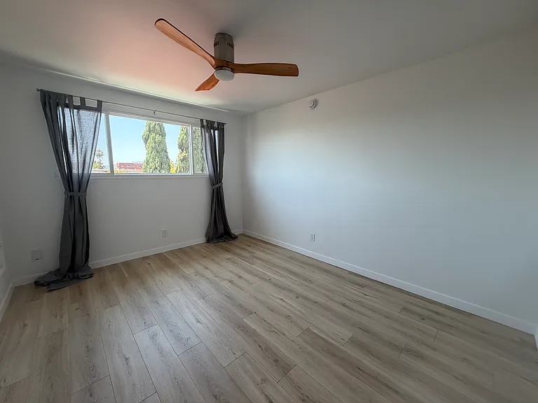 1161 N Hobart Blvd — Photo 31