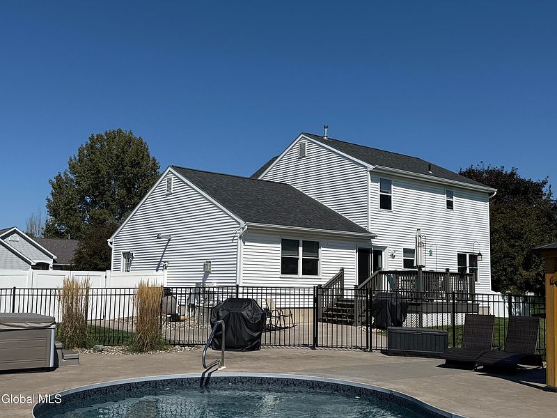 4th image of 701 Vista Boulevard
