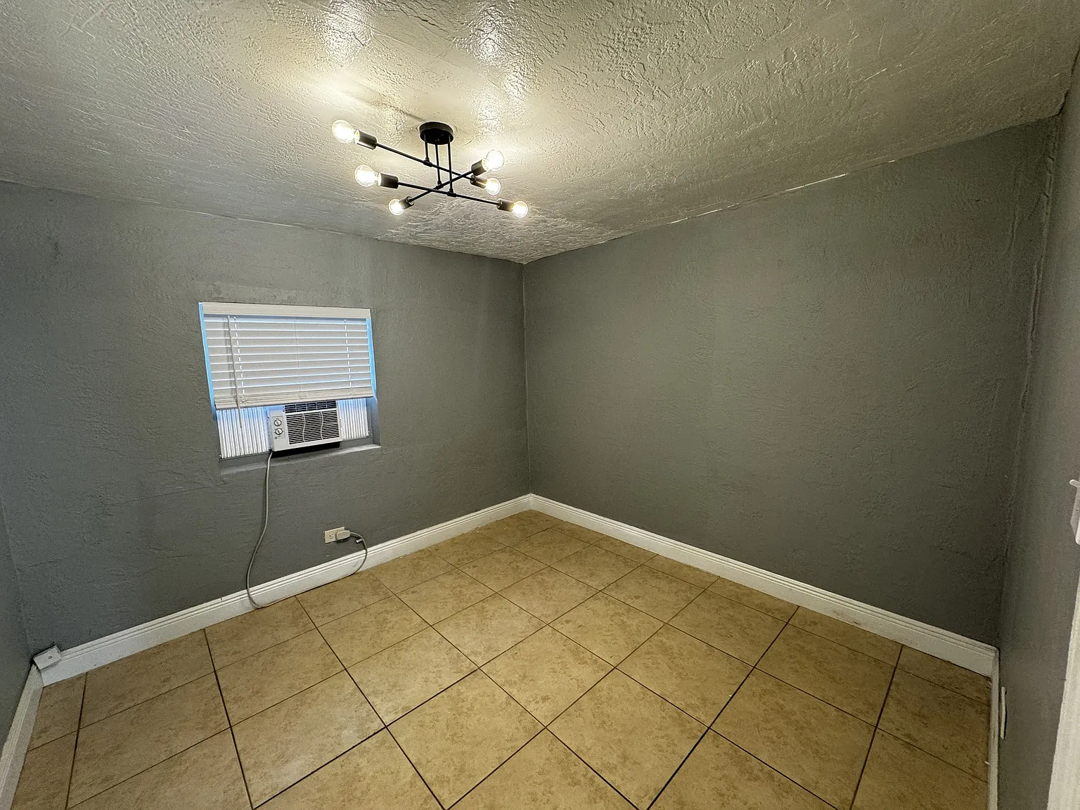 4017 Southwest 24th Street - 3 — Photo 4