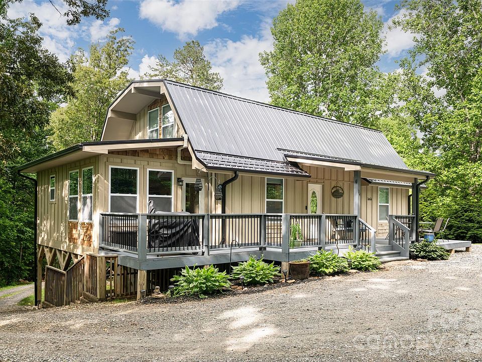 1st image of 34 Winter Crest Dr