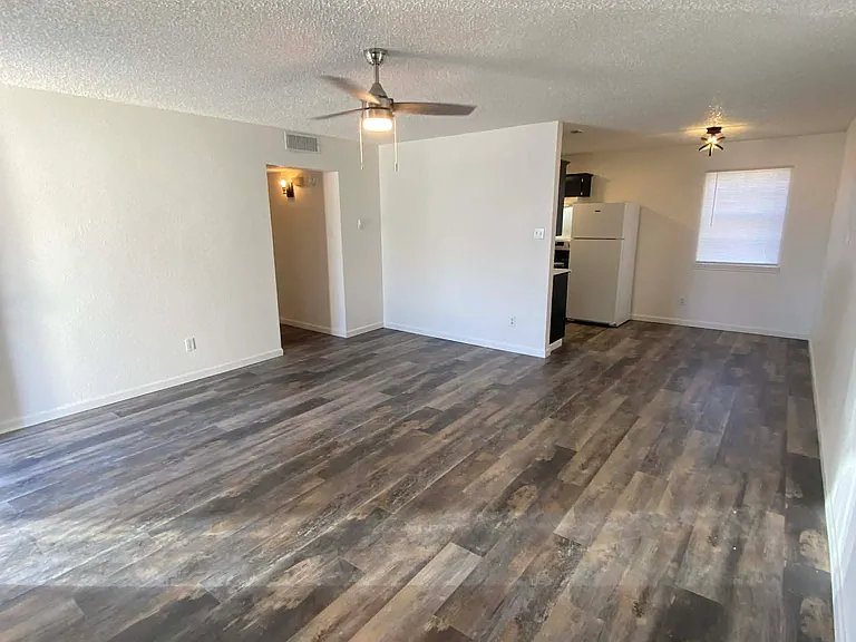 1321 W Swan St — Photo 3