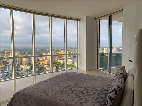 4th image of 18101 Collins Ave #5201