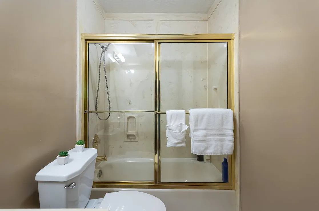 3 bed, 3200 sqft, $2,900 — Photo 1