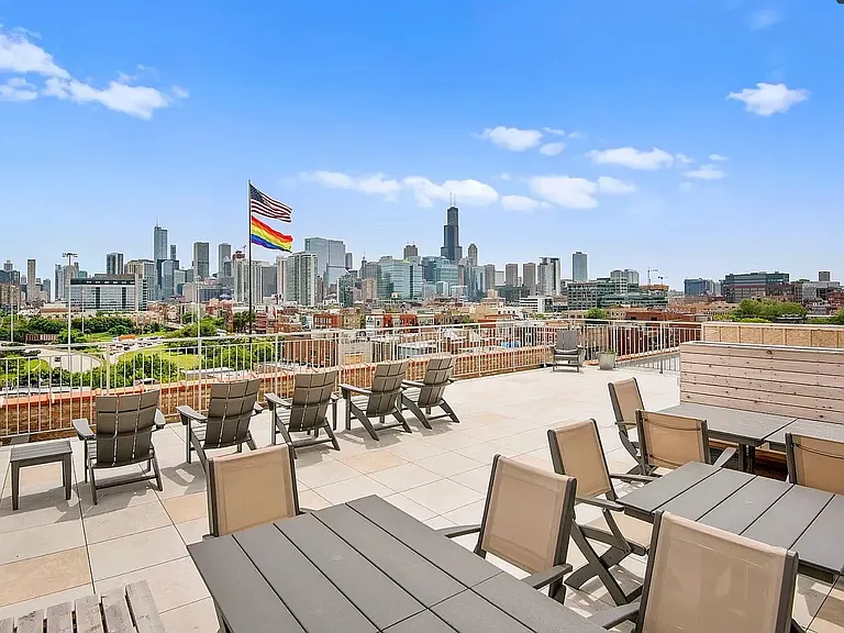 1147 W Ohio St — Photo 38