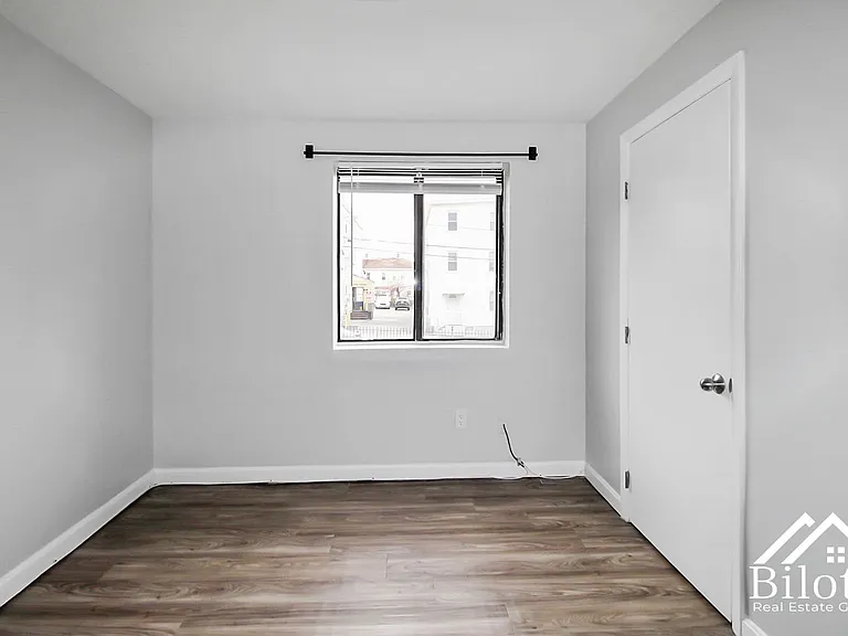 859 Pine Street — Photo 13