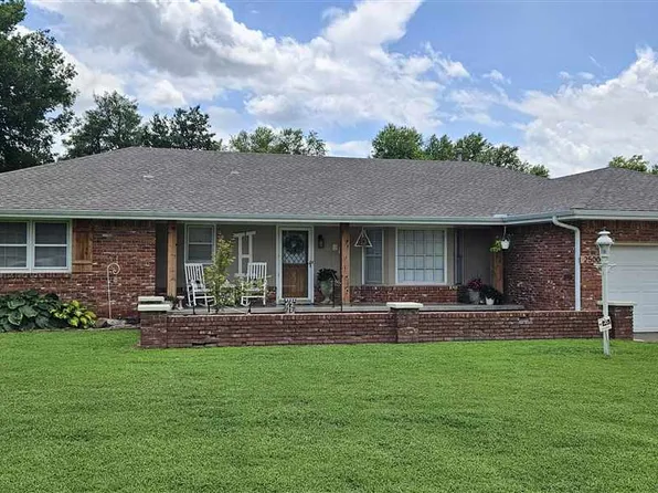 2500 Hummingbird Ln, Ponca City, OK 74604