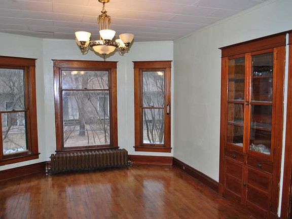 5th image of 703 Forest Ave #S