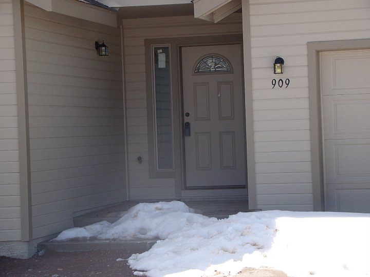 2nd image of 909 Hereford Dr