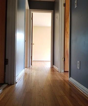 3rd image of 201 Abingdon Cres