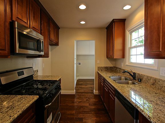 4th image of 7848 La Fiesta Dr