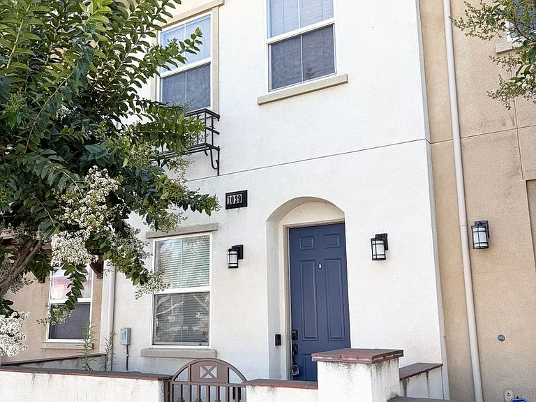 1029 N Citrus Ave — Photo 21