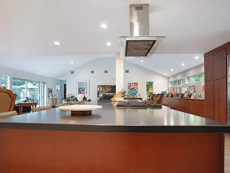 5643 Terwilliger Way — Photo 11