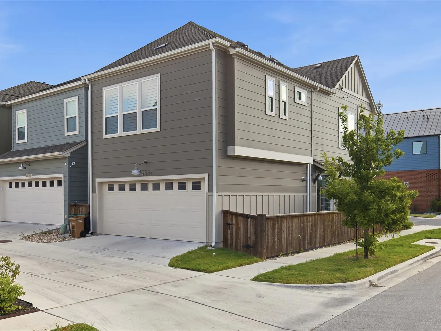 2 bed, 2.5 bath, 1438 sqft, $3,300 — Photo 3