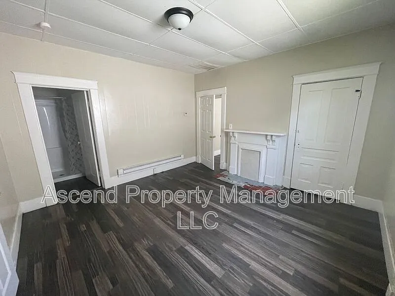 1 bed, 1.0 bath, $994 — Photo 2
