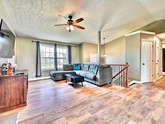 5th image of 220 Ten Mile Dr