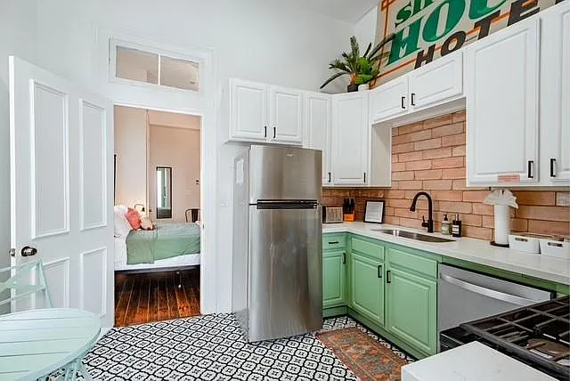 231 S White St — Photo 11