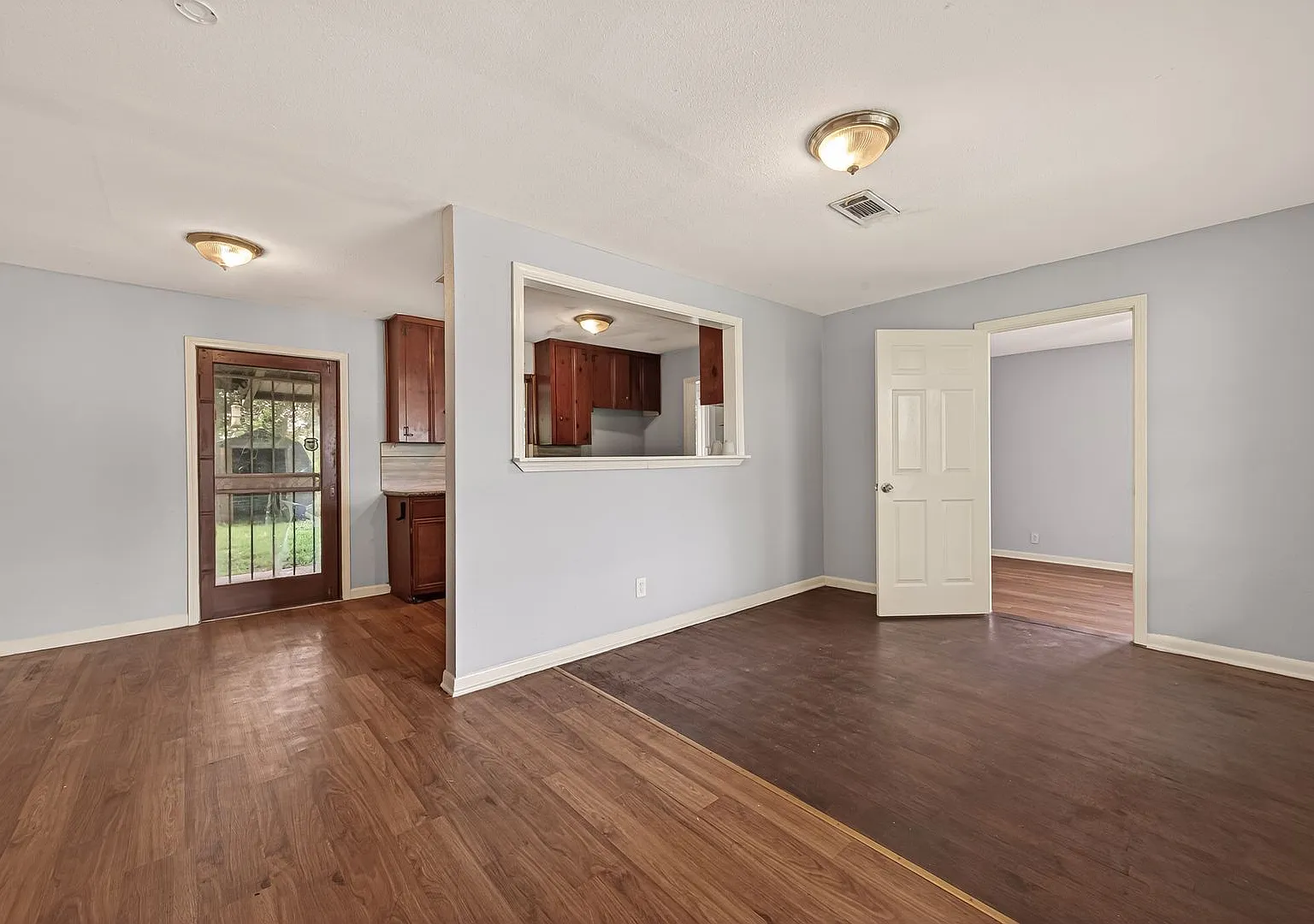 Spacious 4-Bedroom, 2-Bath Home Near Downtown Houston & Texas Medical Center — Photo 3