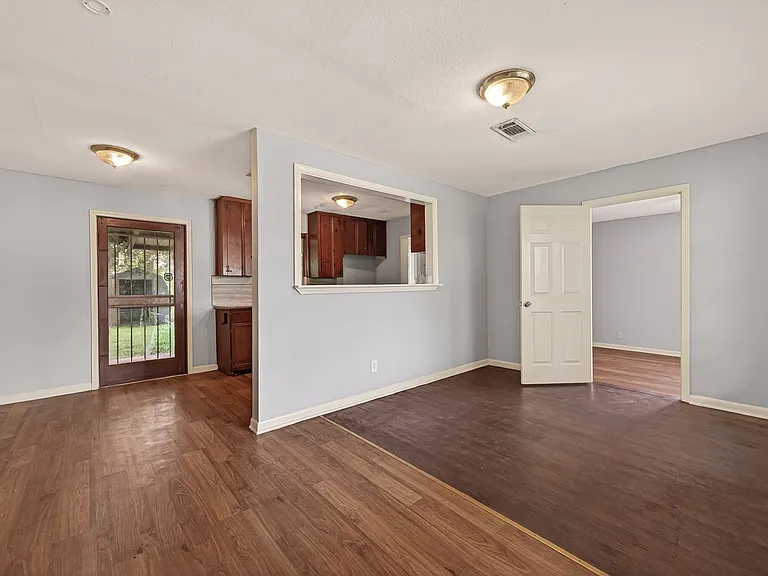 10506 Buffum St — Photo 3