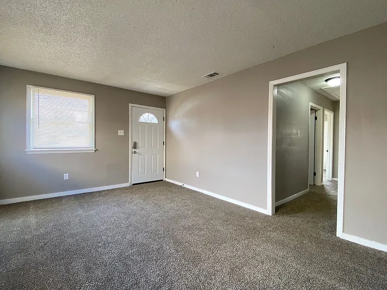 3559 Rochester Rd — Photo 6