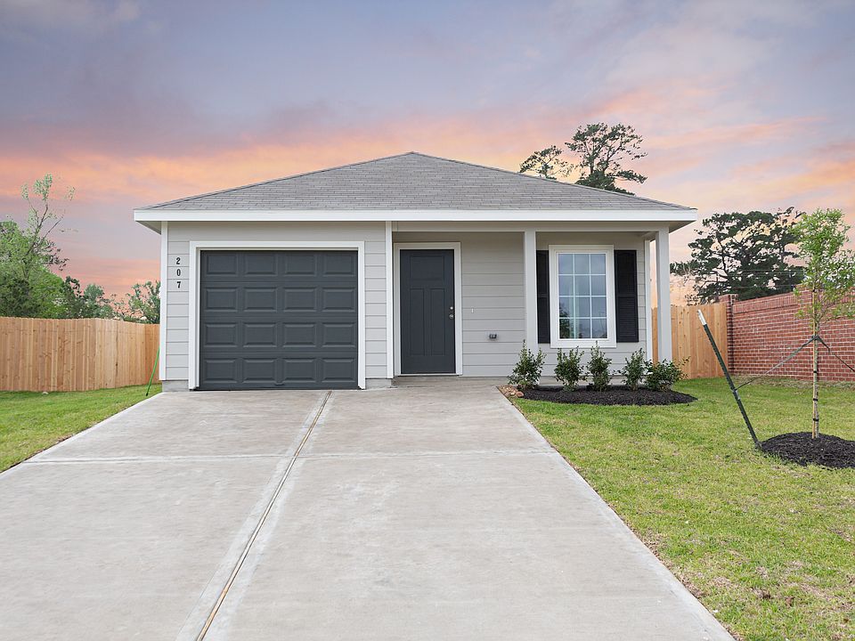 1st image of 207 Gray Wolf Dr