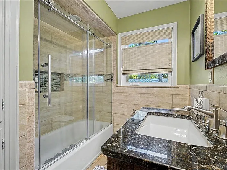 333 Thruston Blvd E — Photo 32