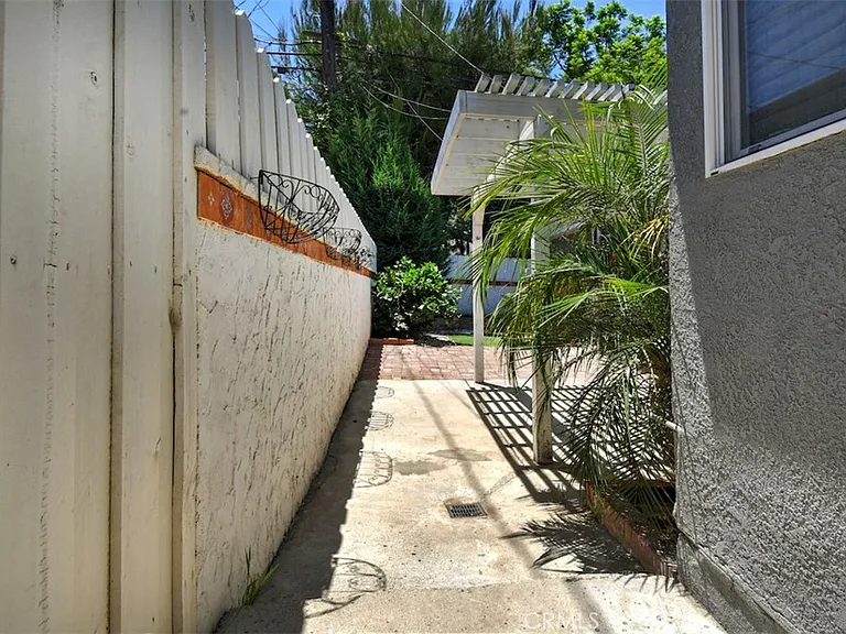 14334 1/2 Tiara St — Photo 23