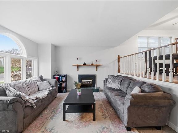 5th image of 160 Davis St