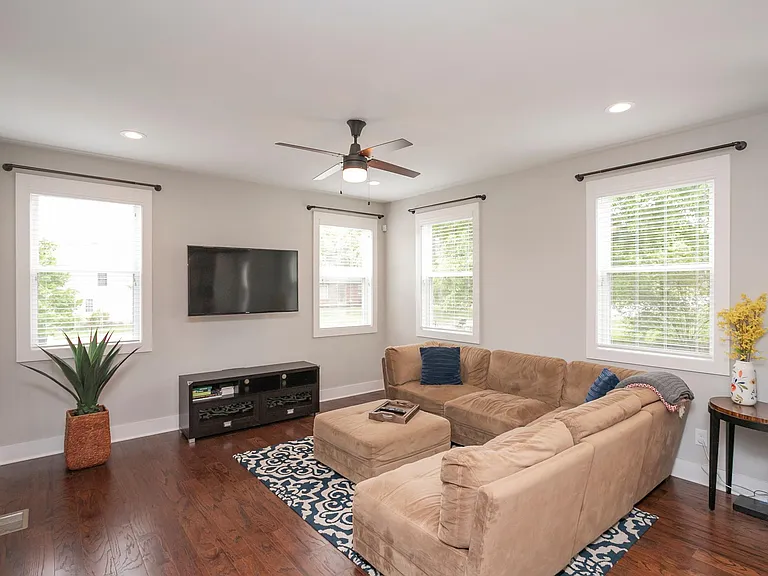 647 James Ave #A — Photo 9