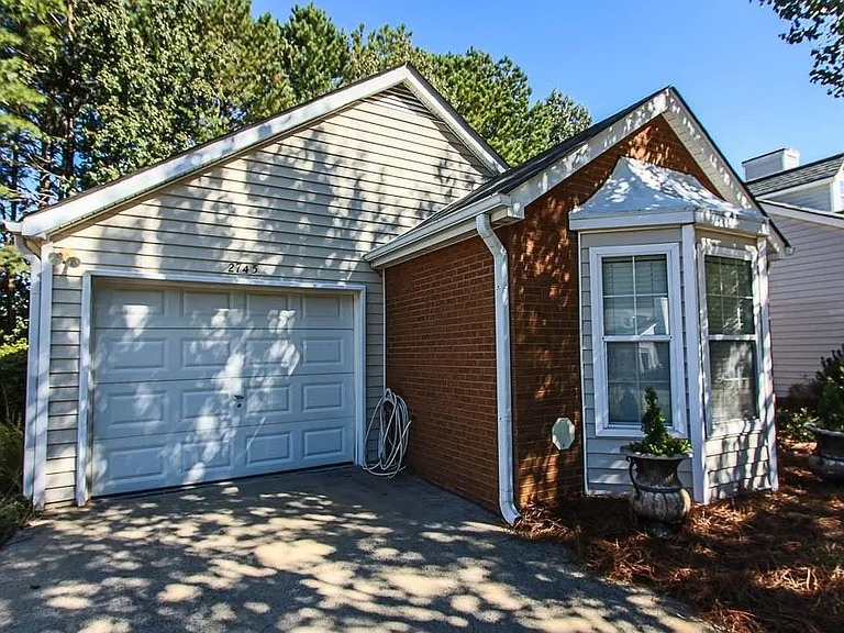 2745 Highland Rdg NW — Photo 3