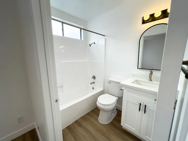 515 S Chevy Chase Dr — Photo 11