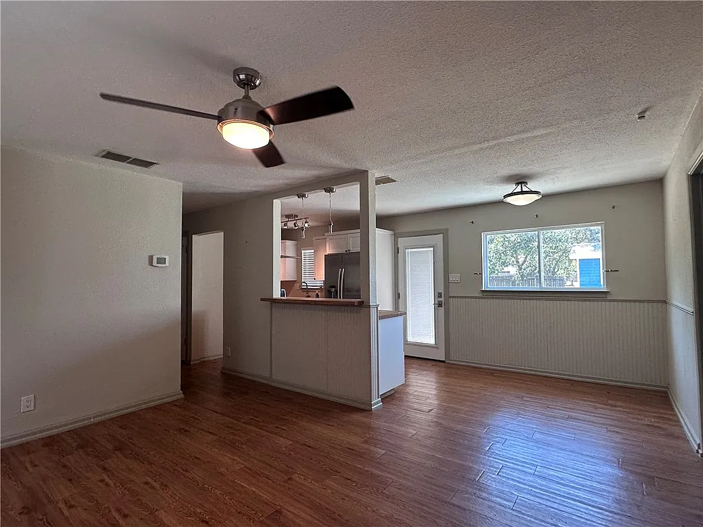 4 bed, 2.0 bath, 1088 sqft, $1,700 — Photo 4