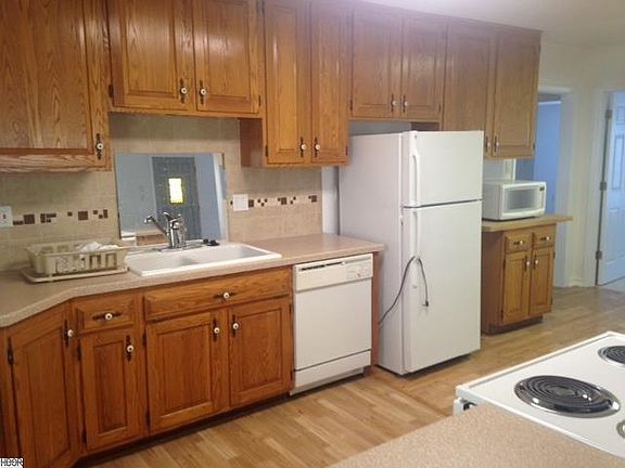 4th image of 1330 E 23rd Ave