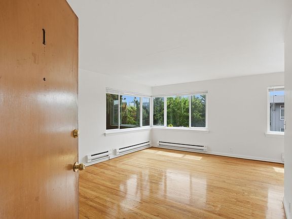 5th image of 372 Aloha St APT 1