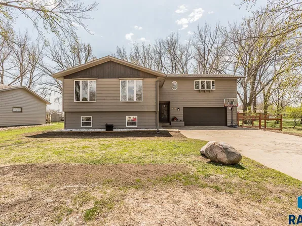 107 E Willow St, Beresford, SD 57004