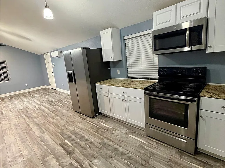 2322 Central St #4 — Photo 4