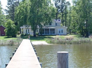 197 Robertson Ln, White Stone, VA 22578