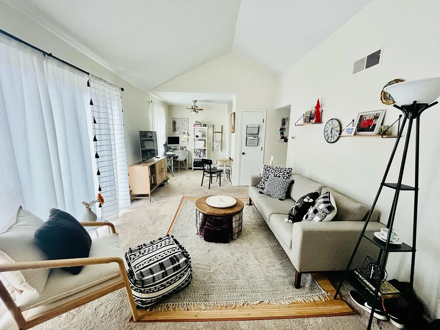 103 Jamestown Dr APT F photo 1
