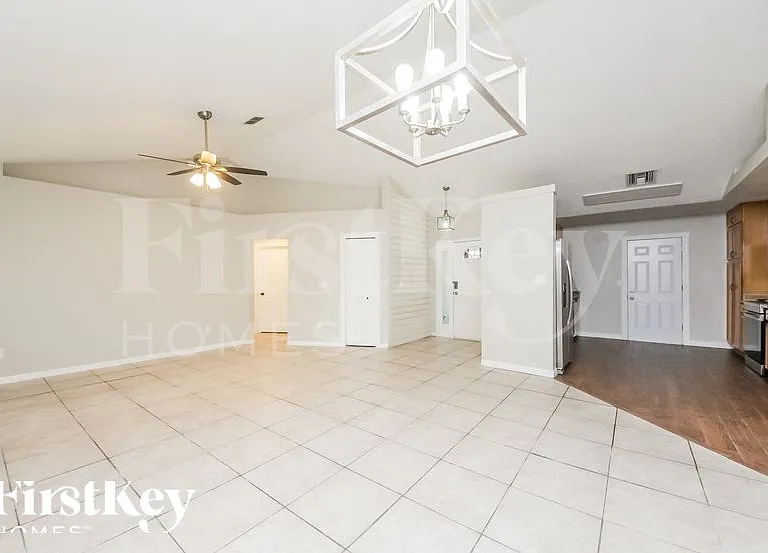 1136 Creek Woods Cir — Photo 4