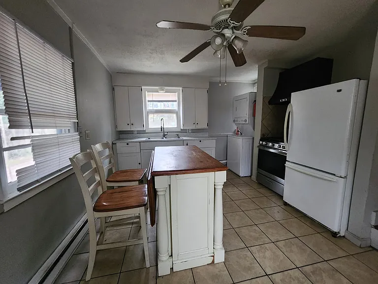 300 W Elm St #300 — Photo 7