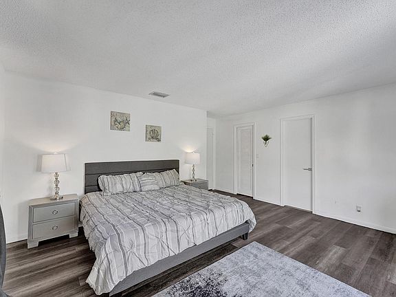 4th image of 1115 NE 1st Court #B