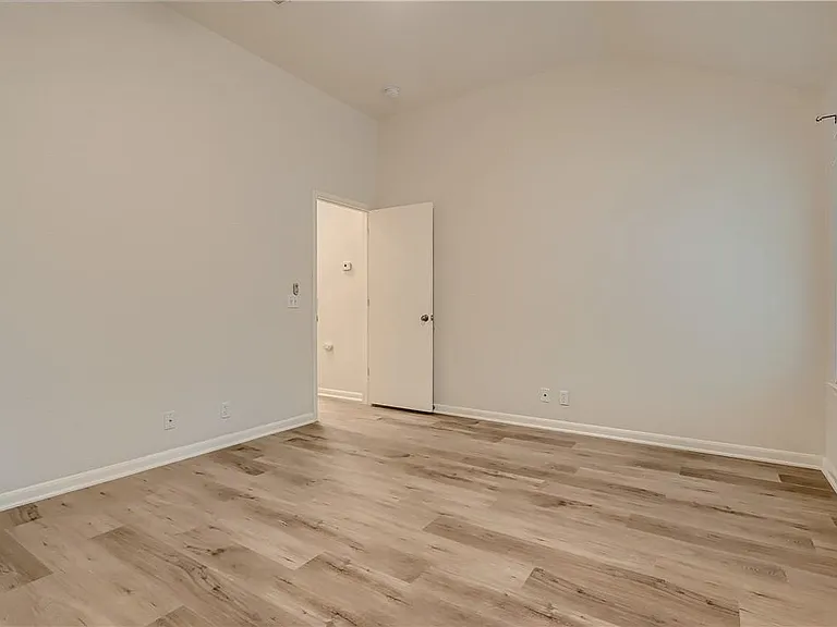 102 Osage Ct — Photo 18