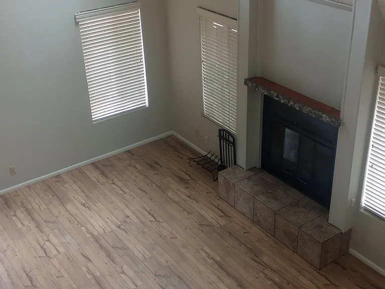 525 Oak St — Photo 8