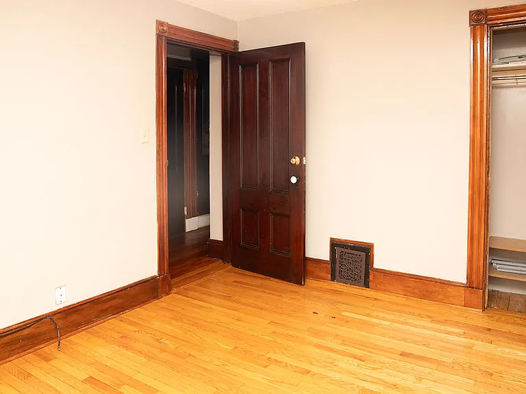 10-12 Payson Ave #2 — Photo 30