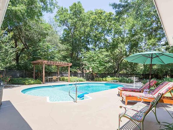 3rd image of 3400 River Gardens Cir