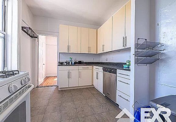 2nd image of 701 Franklin Ave APT 4
