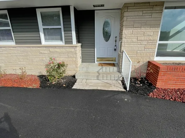 465 Manor Dr, Seymour, IN 47274