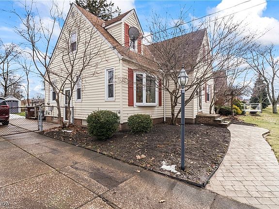3rd image of 5853 W 54th St